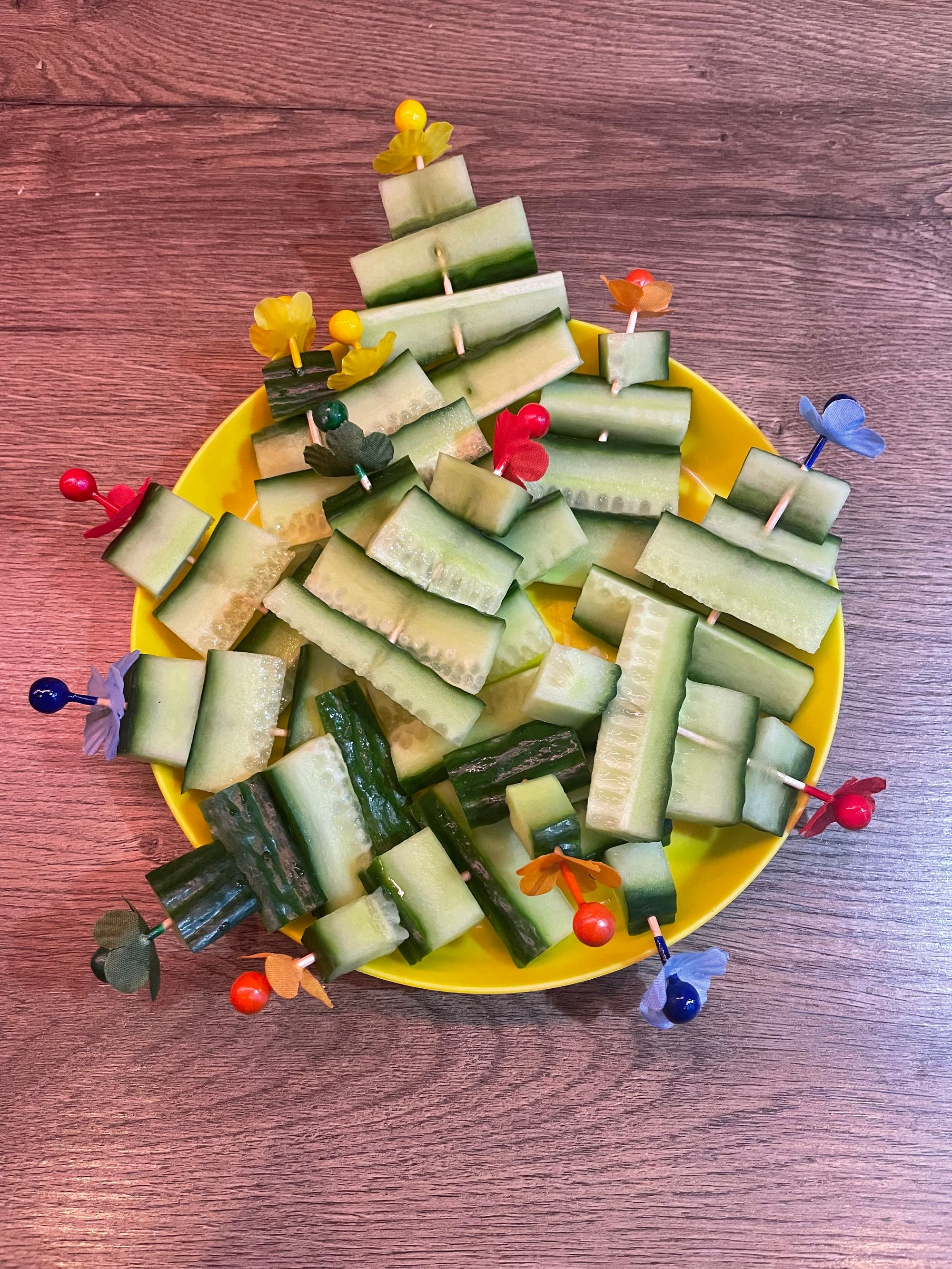 Komkommer kerstboom, eenvoudige kersttraktatie voor school