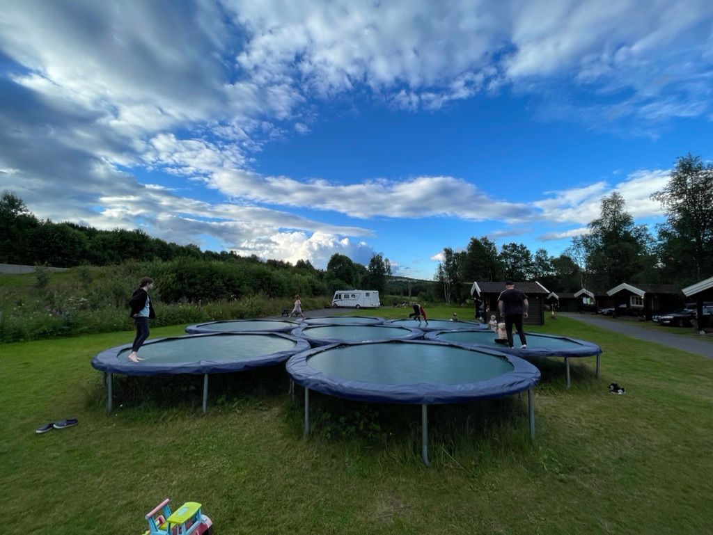 7 trampolines op Camping Gullvåg Nyberg