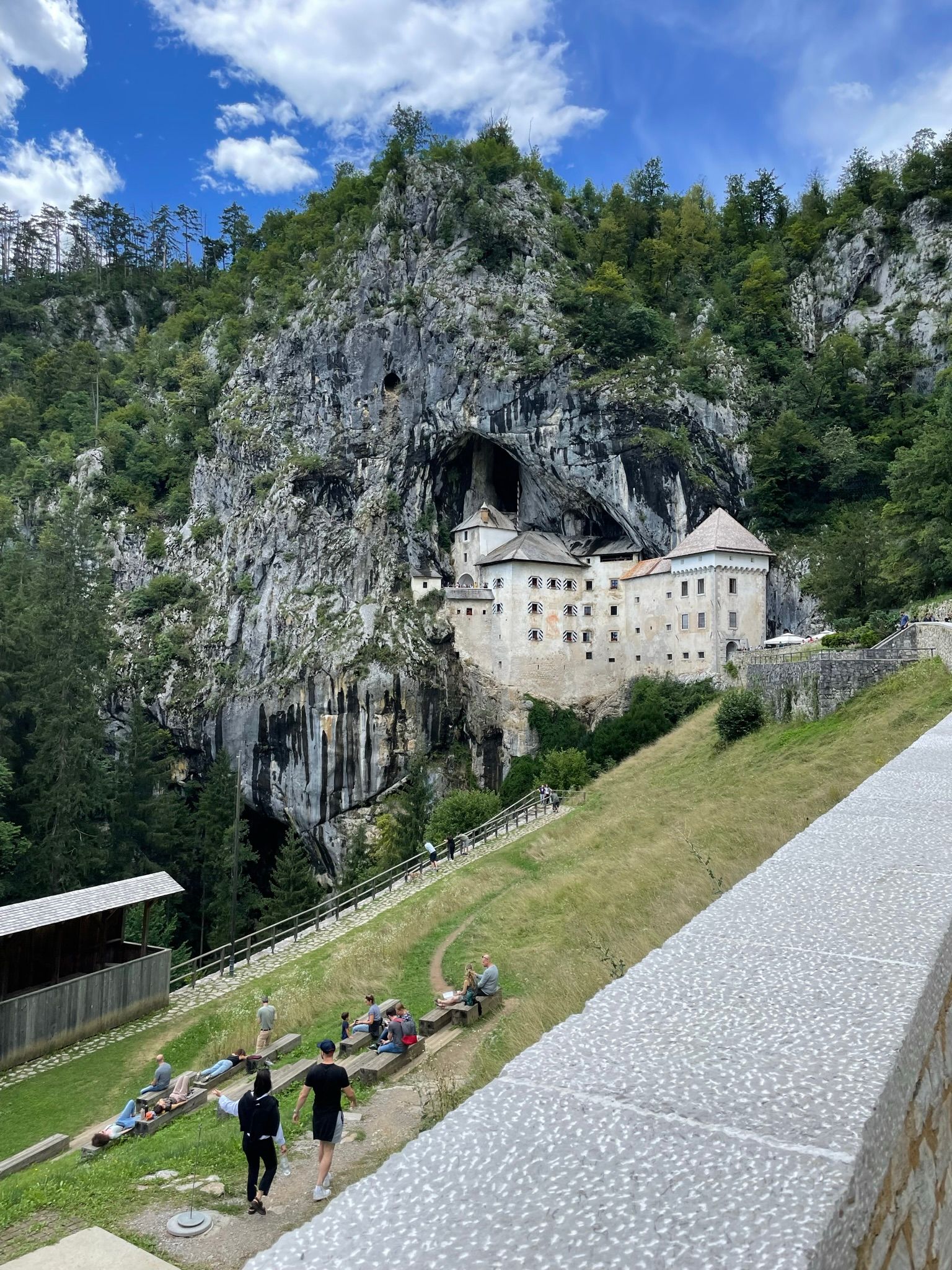 Het Postojnska Kasteel, de grootste grotkasteel ter wereld